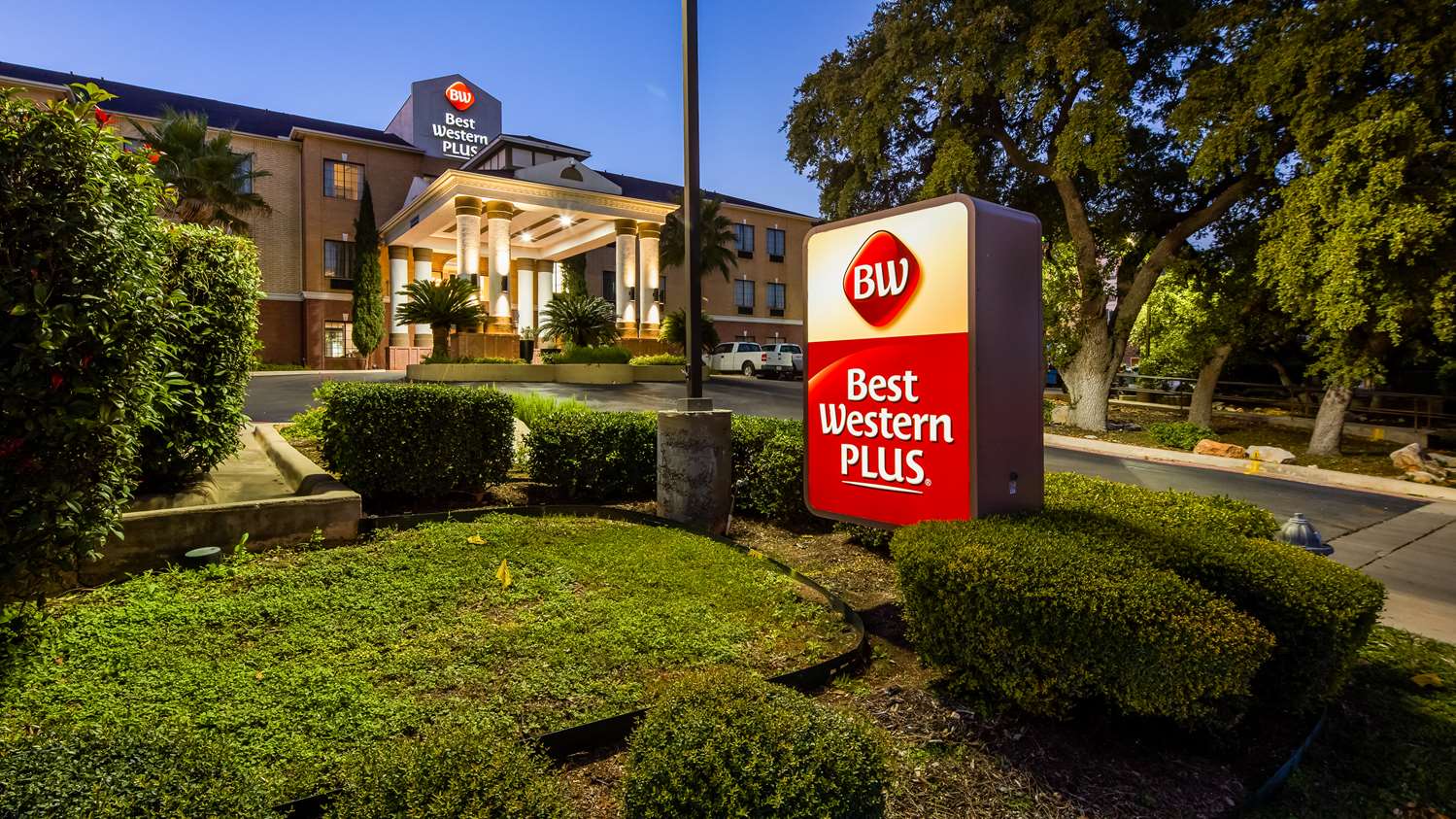 Best Western Mission Hills — complete hotel renovation